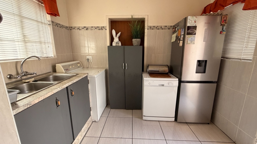 To Let 4 Bedroom Property for Rent in Die Bult North West